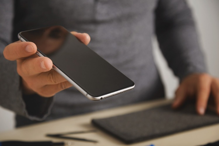 Best iPhone 16 Tempered Glass for Scratch Protection